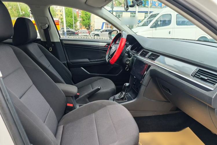 Used Volkswagen Bora 2017 1.6L Automatic Fashion Model Interior 2