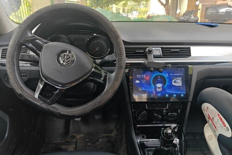 Used Volkswagen Bora 2017 1.6L Manual Comfort Model Interior 2