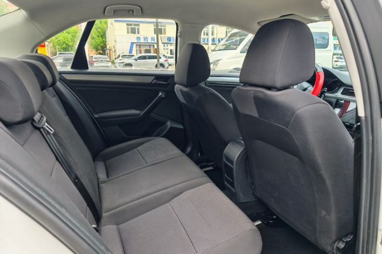 Used Volkswagen Bora 2017 1.6L Automatic Fashion Model Interior 3