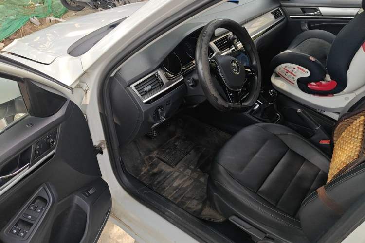 Used Volkswagen Bora 2017 1.6L Manual Comfort Model Interior 3