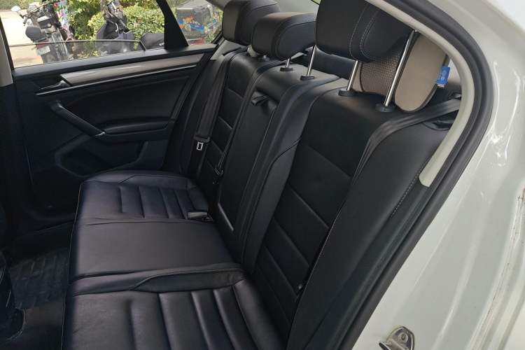 Used Volkswagen Bora 2017 1.6L Manual Comfort Model Interior 4