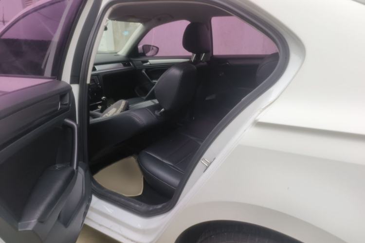 Used Volkswagen Bora 2017 1.6L Manual Fashion Model Interior 4