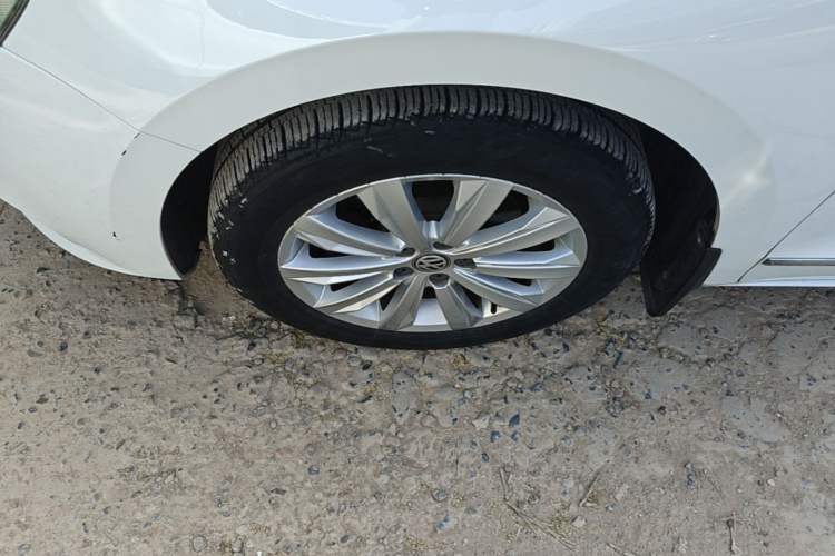 Used Volkswagen Bora 2017 1.6L Automatic Comfort Model Left Front Wheel Hub