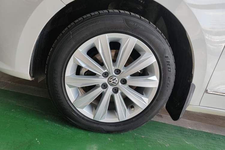 Used Volkswagen Bora 2017 1.6L Automatic Comfort Model Left Front Wheel Hub