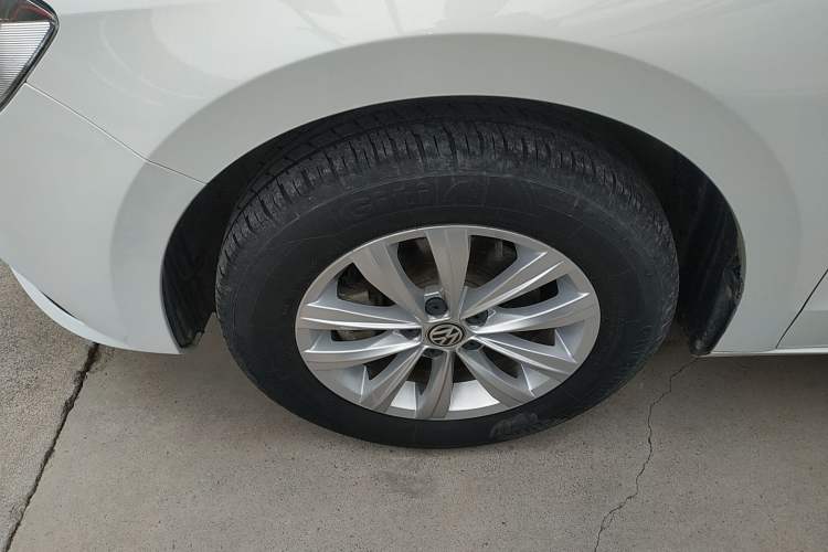 Used Volkswagen Bora 2017 1.6L Automatic Fashion Model Left Front Wheel Hub