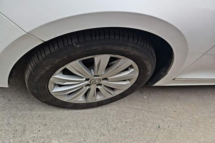 Used Volkswagen Bora 2017 1.6L Automatic Comfort Model Left Front Wheel Hub