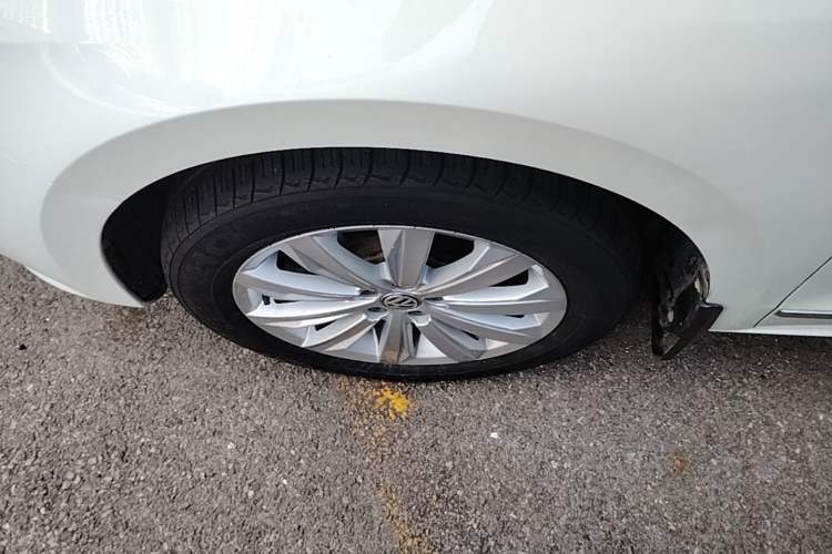Used Volkswagen Bora 2017 1.6L Automatic Comfort Model Left Front Wheel Hub