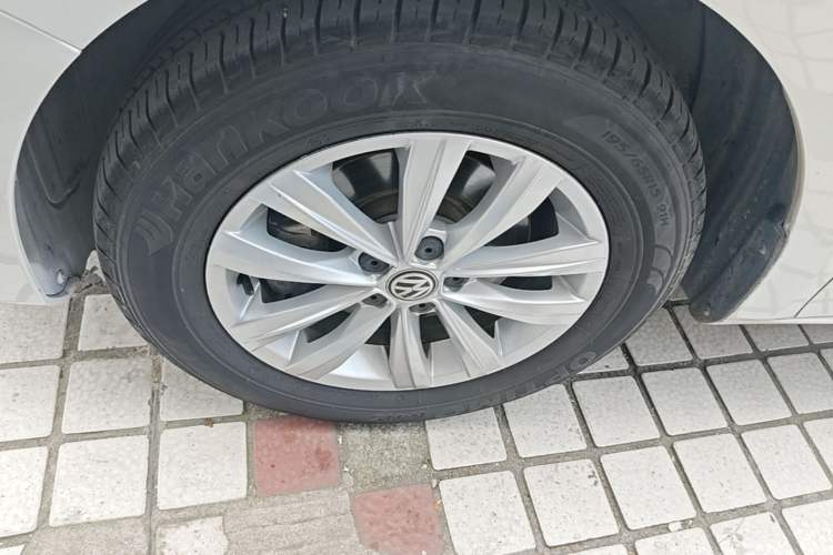 Used Volkswagen Bora 2017 1.6L Automatic Fashion Model Left Front Wheel Hub