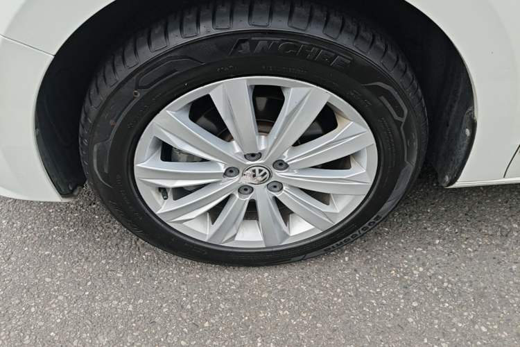 Used Volkswagen Bora 2017 1.6L Manual Comfort Model Left Front Wheel Hub