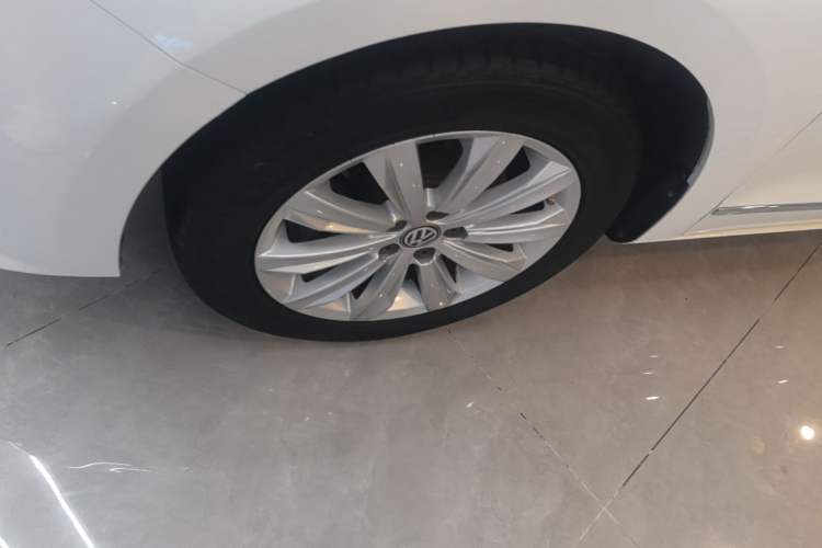 Used Volkswagen Bora 2017 1.6L Automatic Comfort Model Left Front Wheel Hub