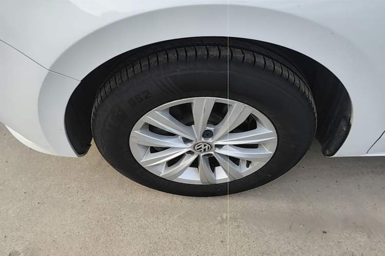 Used Volkswagen Bora 2017 1.6L Automatic Fashion Model Left Front Wheel Hub