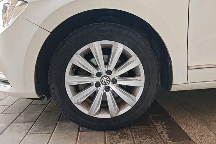 Used Volkswagen Bora 2017 1.6L Automatic Comfort Model Left Front Wheel Hub
