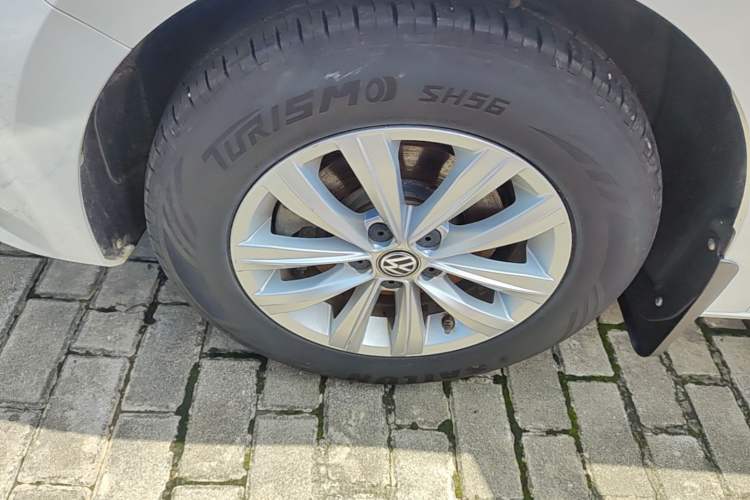 Used Volkswagen Bora 2017 1.6L Automatic Fashion Model Left Front Wheel Hub