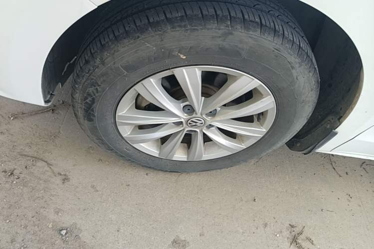 Used Volkswagen Bora 2017 1.6L Automatic Fashion Model Left Front Wheel Hub