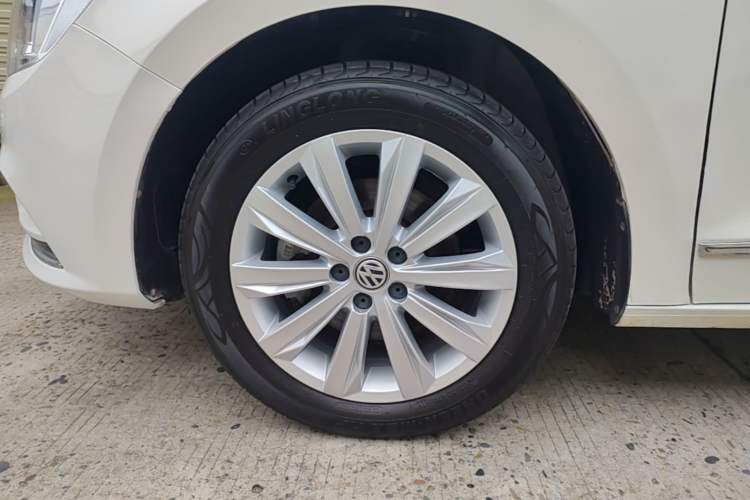 Used Volkswagen Bora 2017 1.6L Automatic Comfort Model Left Front Wheel Hub