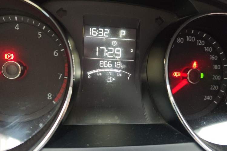 Used Volkswagen Bora 2017 1.6L Automatic Fashion Model Odometer Close Up