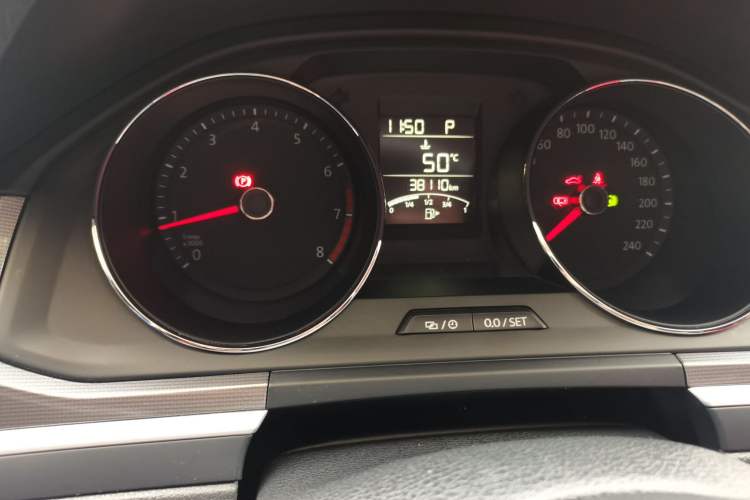 Used Volkswagen Bora 2017 1.6L Automatic Fashion Model Odometer Close Up