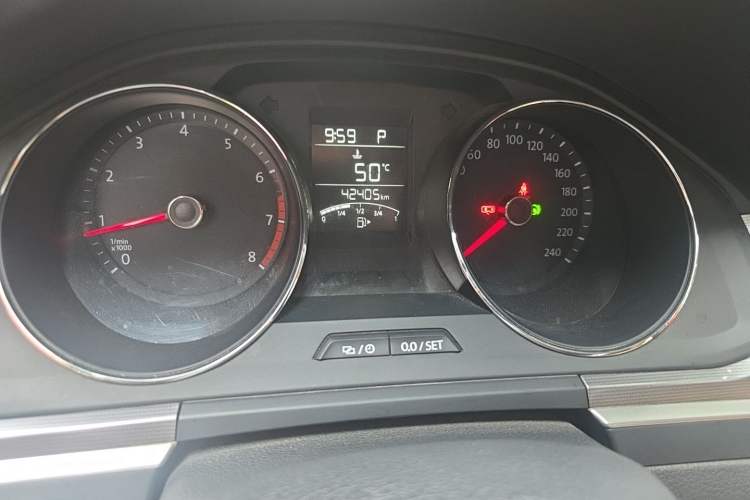Used Volkswagen Bora 2017 1.6L Automatic Fashion Model Odometer Close Up