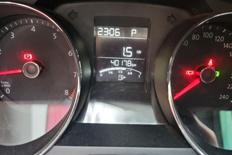 Used Volkswagen Bora 2017 1.6L Automatic Fashion Model Odometer Close Up