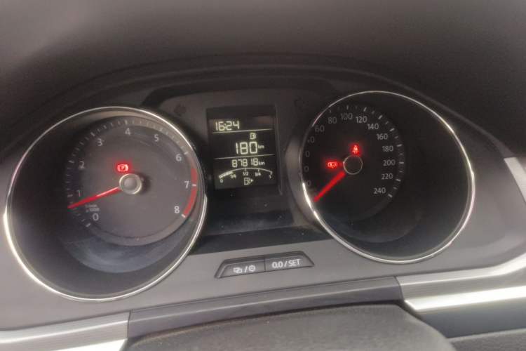 Used Volkswagen Bora 2017 1.6L Manual Fashion Model Odometer Close Up