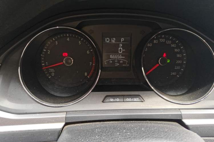 Used Volkswagen Bora 2017 1.6L Automatic Fashion Model Odometer Close Up