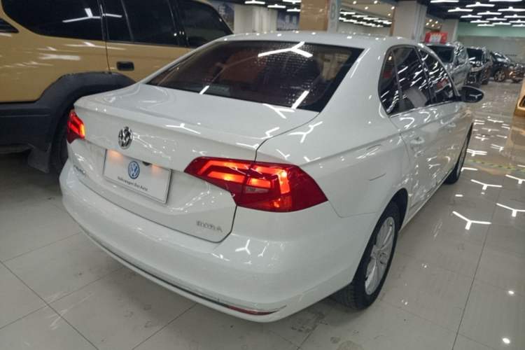 Used Volkswagen Bora 2017 1.6L Automatic Comfort Model Rear Right 45 Deg