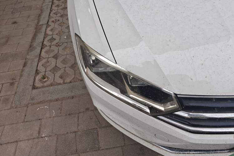Used Volkswagen Bora 2017 1.6L Manual Comfort Model Right Front Headlight