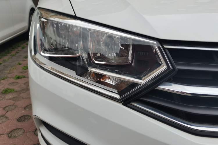 Used Volkswagen Bora 2017 1.6L Automatic Fashion Model Right Front Headlight