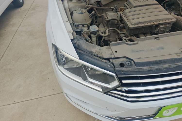 Used Volkswagen Bora 2017 1.6L Manual Comfort Model Right Front Headlight
