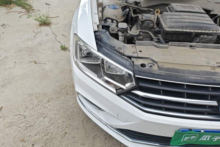 Used Volkswagen Bora 2017 1.6L Manual Comfort Model Right Front Headlight