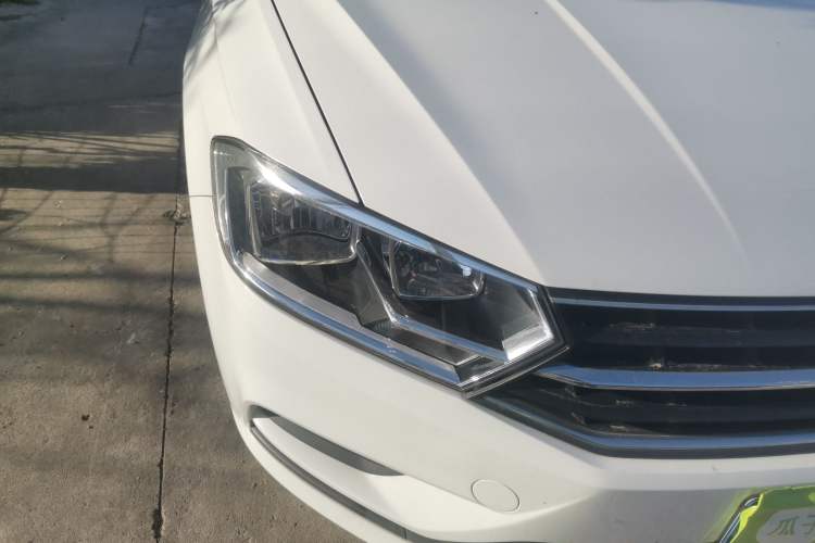 Used Volkswagen Bora 2017 1.6L Automatic Fashion Model Right Front Headlight
