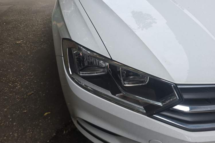 Used Volkswagen Bora 2017 1.6L Automatic Fashion Model Right Front Headlight