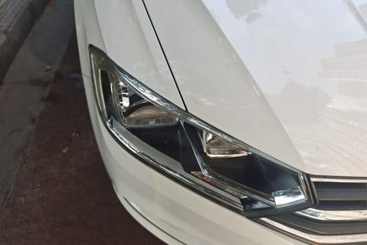 Used Volkswagen Bora 2017 1.6L Manual Fashion Model Right Front Headlight