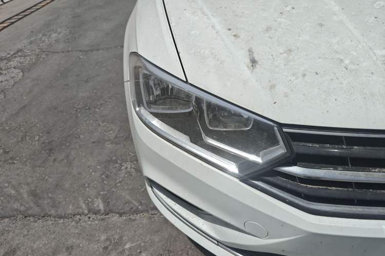 Used Volkswagen Bora 2017 1.6L Automatic Comfort Model Right Front Headlight