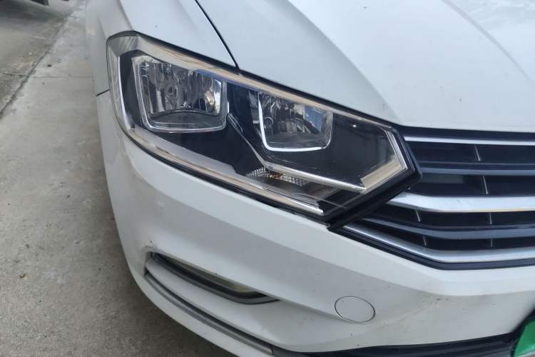 Used Volkswagen Bora 2017 1.6L Manual Comfort Model Right Front Headlight