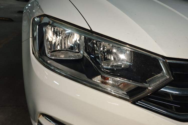 Used Volkswagen Bora 2017 230TSI Automatic – Two-Millionth Vehicle Commemorative Edition Right Front Headlight