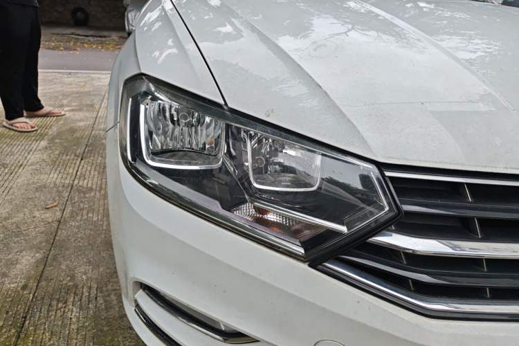 Used Volkswagen Bora 2017 1.6L Automatic Comfort Model Right Front Headlight