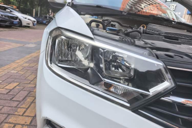 Used Volkswagen Bora 2017 1.6L Automatic Comfort Model Right Front Headlight