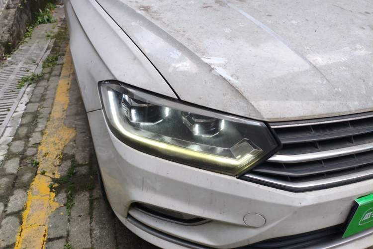 Used Volkswagen Bora 2017 1.6L Automatic Comfort Model Right Front Headlight