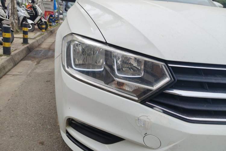 Used Volkswagen Bora 2017 1.6L Manual Fashion Model Right Front Headlight