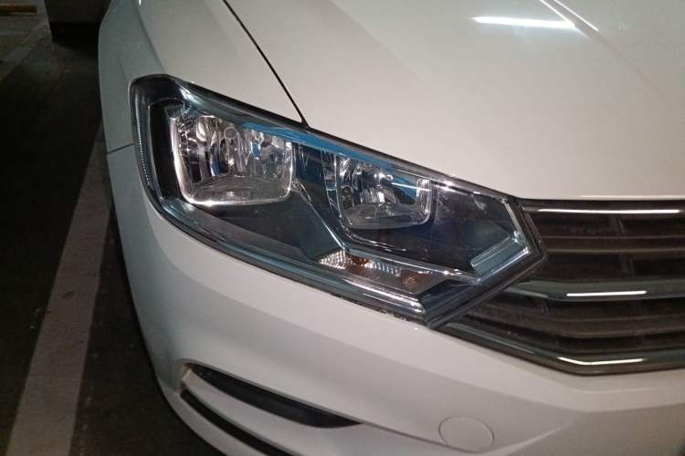 Used Volkswagen Bora 2017 1.6L Automatic Fashion Model Right Front Headlight