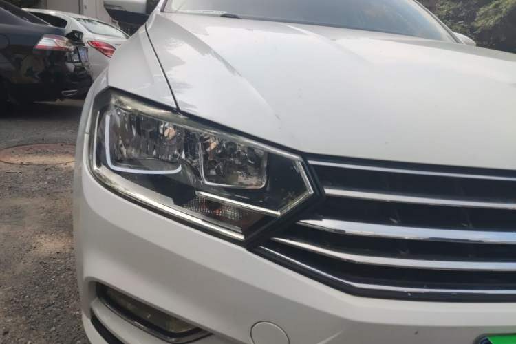 Used Volkswagen Bora 2017 1.6L Manual Fashion Model Right Front Headlight