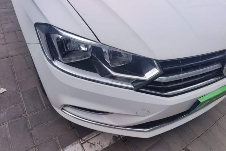 Used Volkswagen Bora 2017 1.6L Manual Comfort Model Right Front Headlight