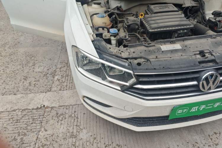 Used Volkswagen Bora 2017 1.6L Automatic Fashion Model Right Front Headlight