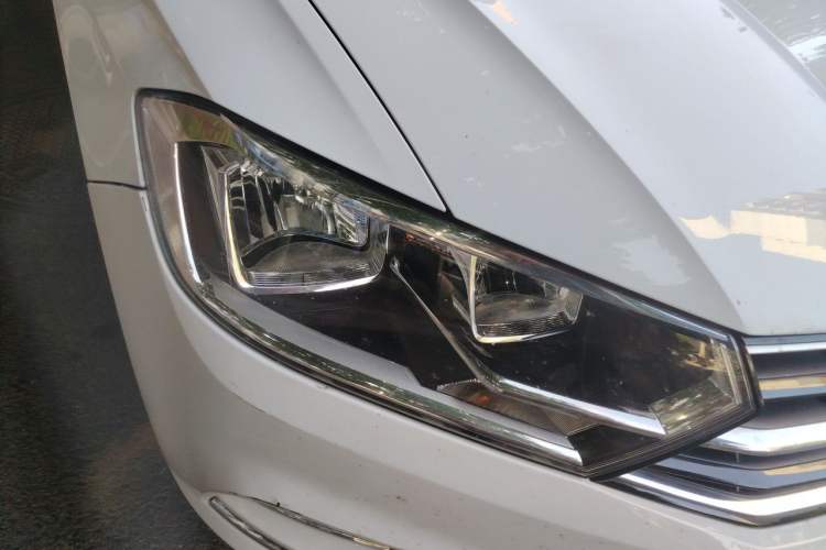 Used Volkswagen Bora 2017 1.6L Automatic Comfort Model Right Front Headlight