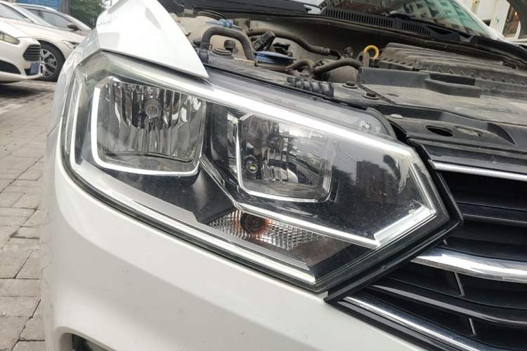 Used Volkswagen Bora 2017 1.6L Automatic Comfort Model Right Front Headlight