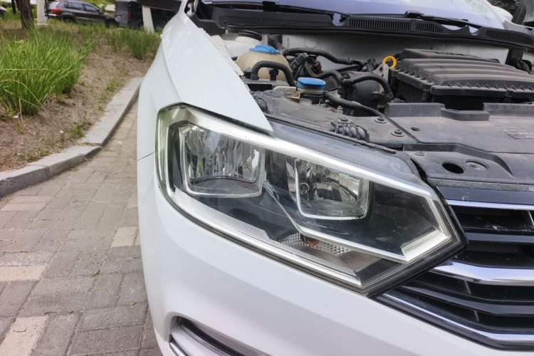 Used Volkswagen Bora 2017 1.6L Manual Comfort Model Right Front Headlight