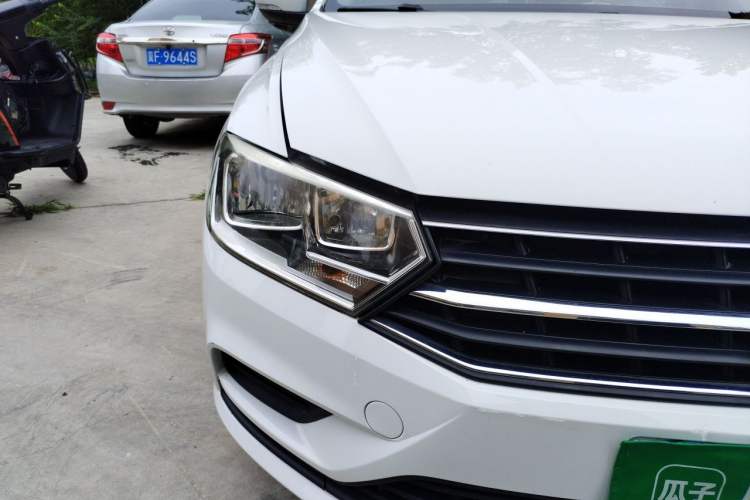 Used Volkswagen Bora 2017 1.6L Automatic Fashion Model Right Front Headlight