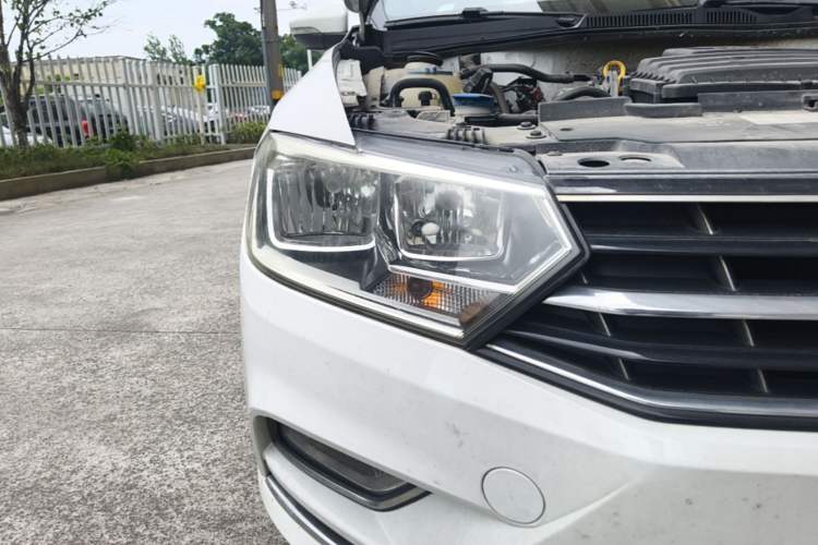 Used Volkswagen Bora 2017 1.6L Automatic Comfort Model Right Front Headlight