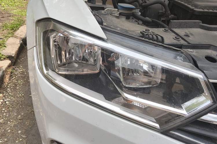 Used Volkswagen Bora 2017 1.6L Manual Fashion Model Right Front Headlight